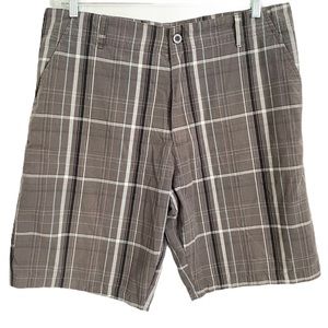 Burnside gray white flat front men’s shorts sz 36